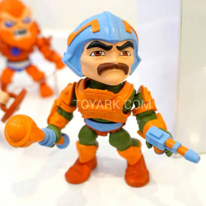 Man-At-Arms mit Keule und Blaster