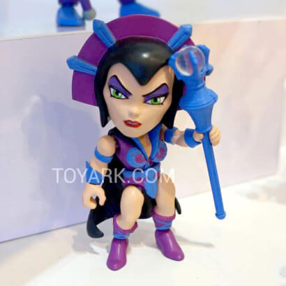Evil-Lyn mit magischem Szepter