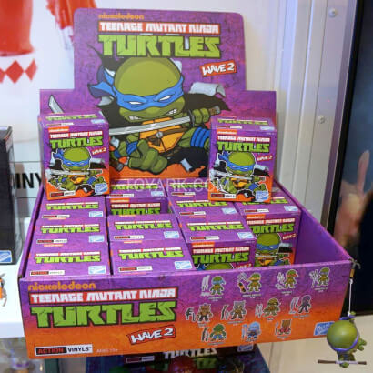 Blind Boxen im Ladendisplay der TMNT-Action-Vinyl-Serie