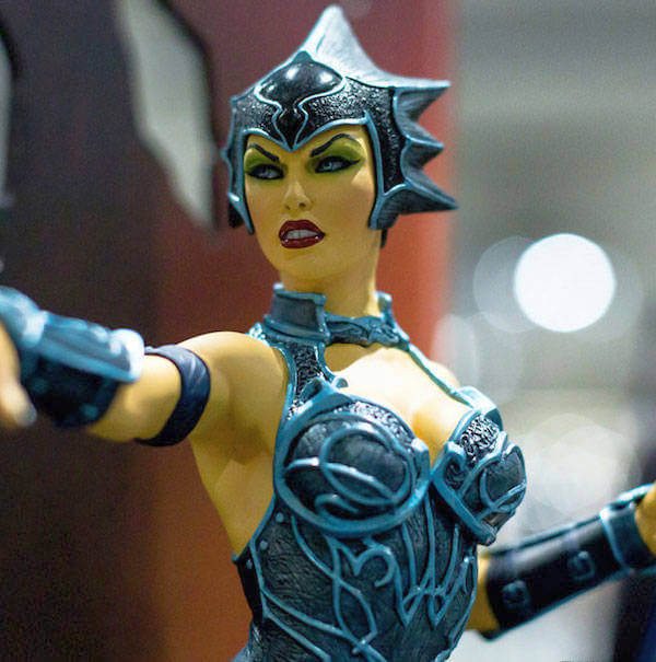 Evil-Lyn Classic-Statue