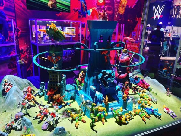 Ein erster Leak des Mattel Stands whrend der Aufbau-Phase der SDCC