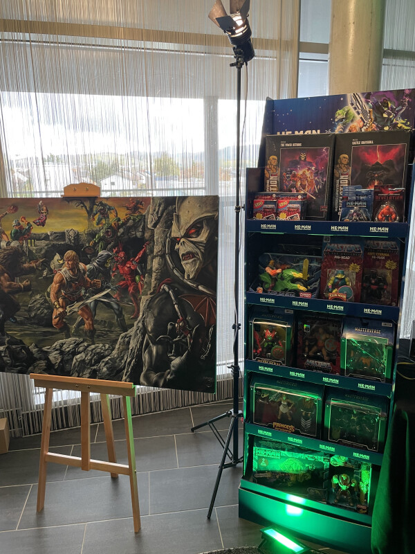 Simon Soltaus Werke waren berall im Ausstellungsbereich zu finden