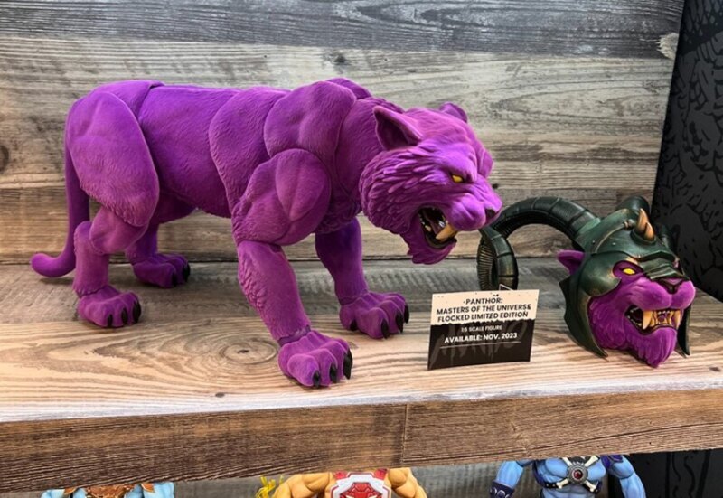 Panthor (beflockt) auf der Power-Con 2023 mit falscher Verkaufstartangabe