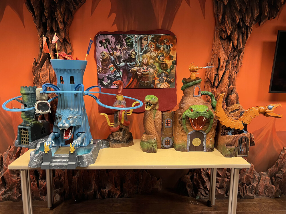 Offizielles Bild mit Vergleich zum Eternia-Playset