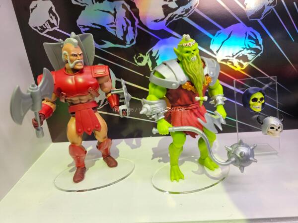 Demo Man auf der SDCC 2024 rechts neben Geldor