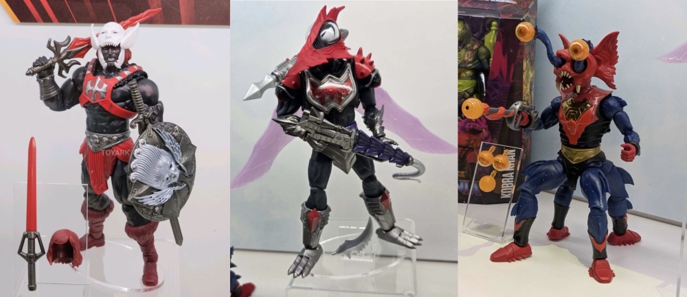 Die drei Figuren in Nahaufnahme auf der SDCC 2025